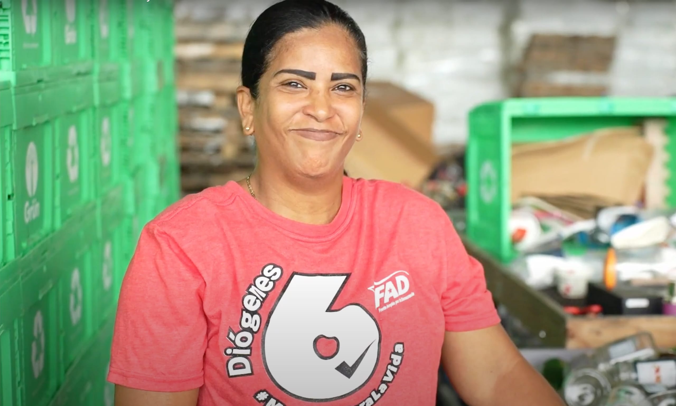 Karine, es beneficiaria de la fundación con una plaza de trabajo en Grün Panamá